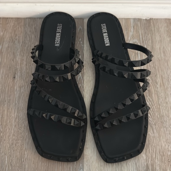 Steve Madden matte black rubber studded sandals size 9 - Picture 1 of 4